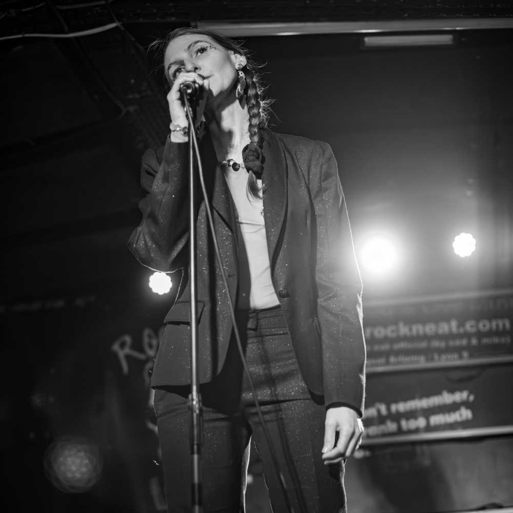 Première édition de A Nu.e, concept mêlant slam et effeuillage, Rock&Heat, Lyon, novembre 2025